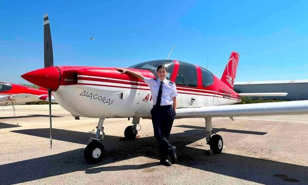 Ρόδος: Εντυπωσιάζει η 17χρονη Αιμιλία που είναι πιλότος και μπορεί να πετάξει μόνη της με αεροπλάνο