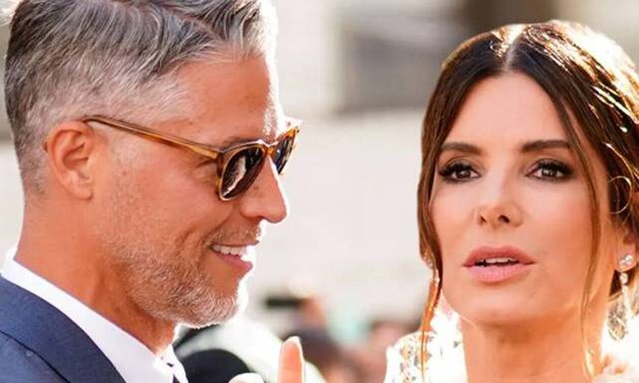 Θρήνος για την Σάντρα Μπούλοκ – Πέθανε ο επί χρόνια σύντροφος της σε ηλικία 57 ετών