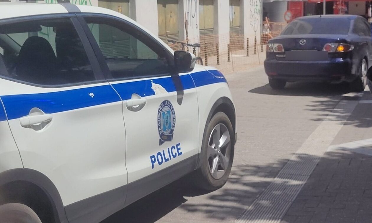 Λάρισα – Δικηγόρος 43χρονης αστυνομικού: Ο 53χρονος «προσπάθησε να την πετάξει από το μπαλκόνι»