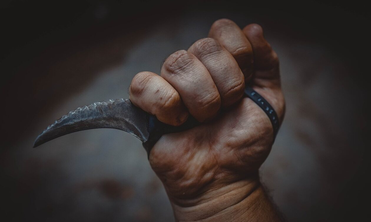 Νέα Φιλαδέλφεια: Η ζημιά που προκαλεί το μαχαίρι καραμπίτ με το οποίο έγινε η δολοφονία