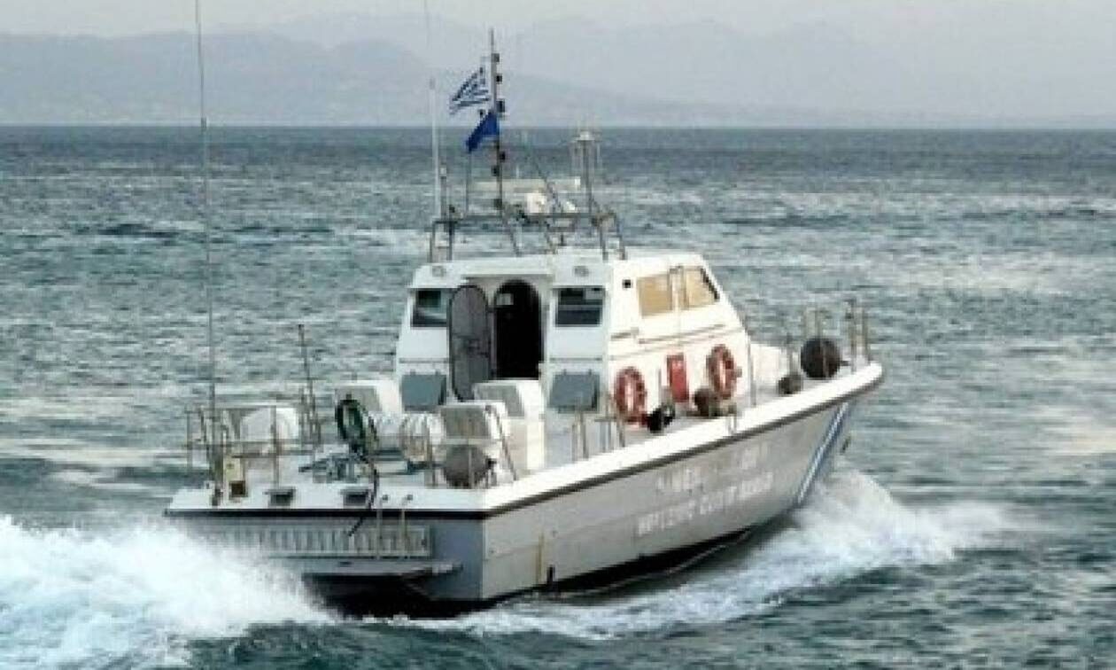 Φωτιά σε αλιευτικό σκάφος στο Γαλαξίδι – Άμεση επέμβαση του Λιμενικού