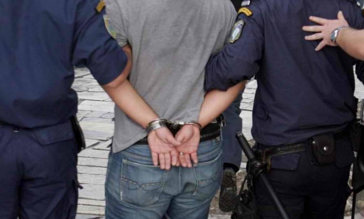 Κάλυμνος: Χειροπέδες σε δύο μετανάστες για πλαστά έγγραφα