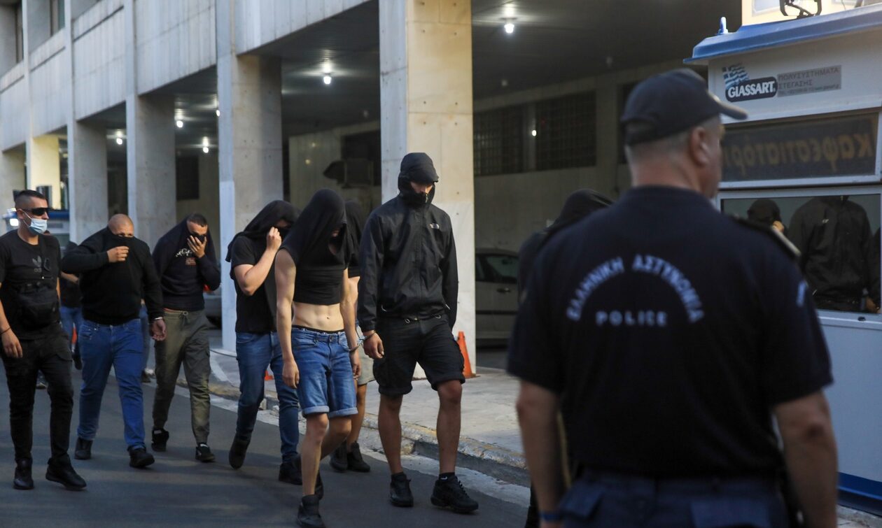 Νέα Φιλαδέλφεια: Σκληροί και αμίλητοι οι Κροάτες στη ΓΑΔΑ – Αρνούνται τα πάντα για τη δολοφονία