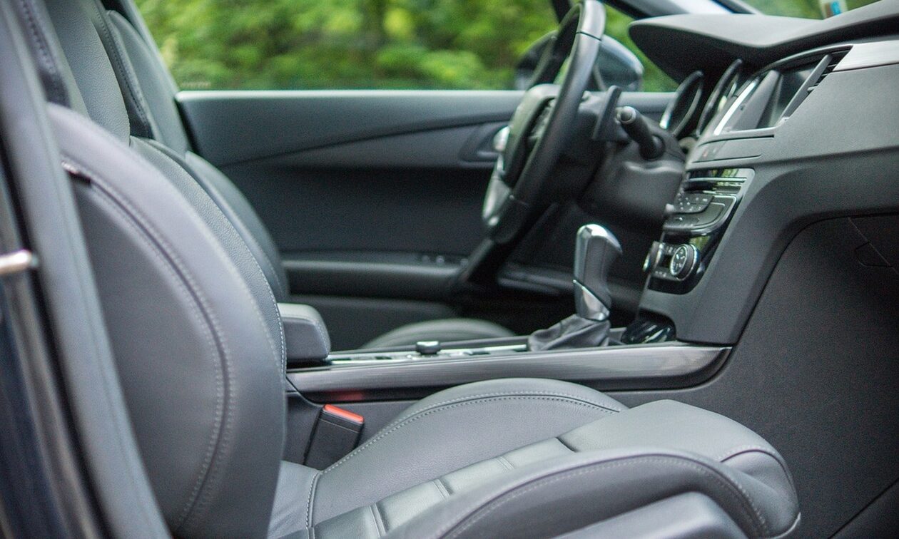 Παραλίγο τραγωδία στο Μεσολόγγι: Κλείδωσε την 4χρονη κόρη του στο αυτοκίνητο και πήγε να ψωνίσει