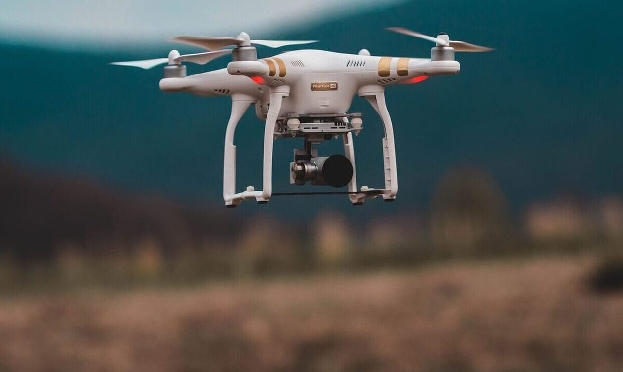 Τα drone-πυροσβέστες σβήνουν φωτιά σε πολυκατοικία (Βίντεο)