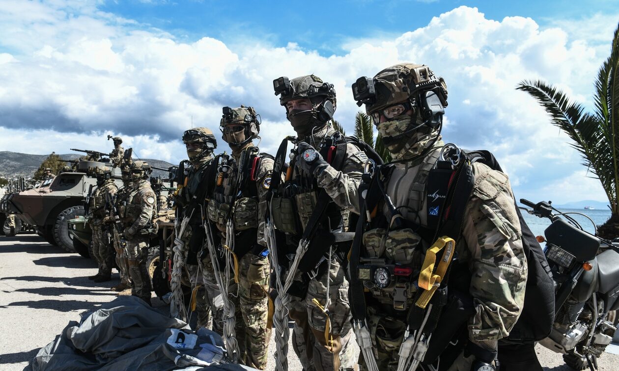 «Θητεία – Ευκαιρία»: Ευκαιρία διαδικτυακής εκπαίδευσης και στρατιώτες με τάμπλετ