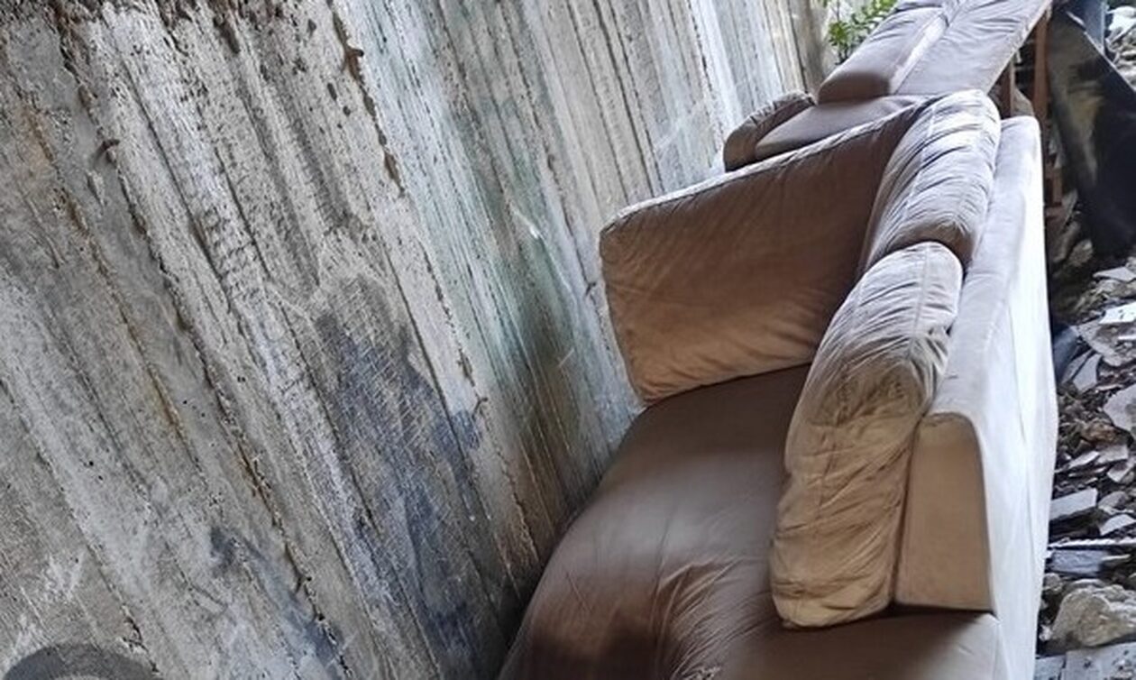 Χανιά: Η γέφυρα…σαλόνι – Πέταξαν καναπέ πάνω στα μπάζα