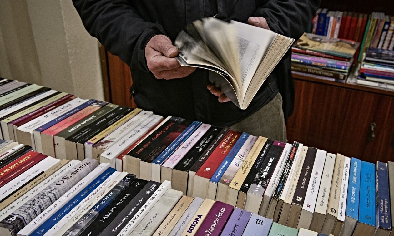 Συνεχίζονται από αύριο (12/08) οι αιτήσεις παρόχων για τα voucher βιβλίων