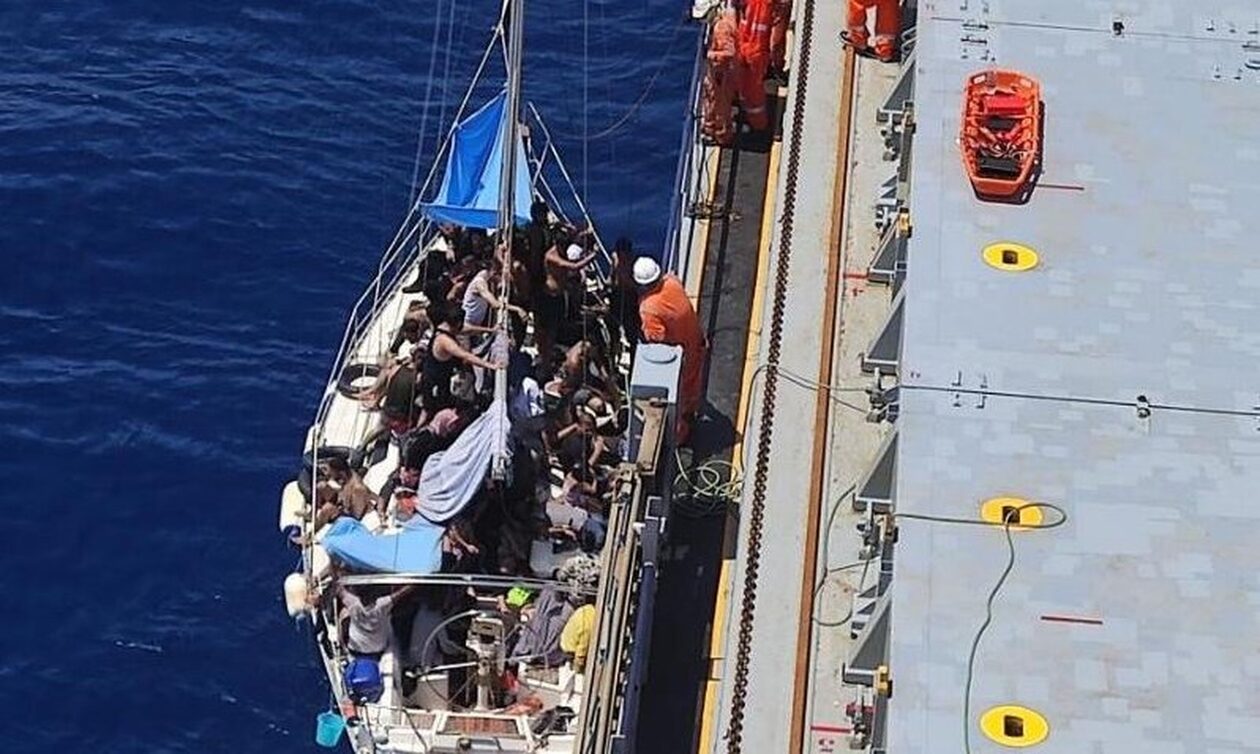 Πύλος: Στο Κατάκολο μεταφέρονται οι 70 μετανάστες που εντοπίστηκαν σε ιστιοφόρο