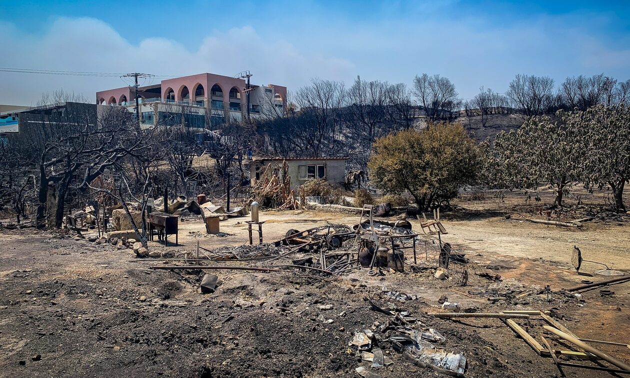 Πυρκαγιές: Παράταση υποβολής αιτήσεων πρώτης αρωγής για τους πληγέντες