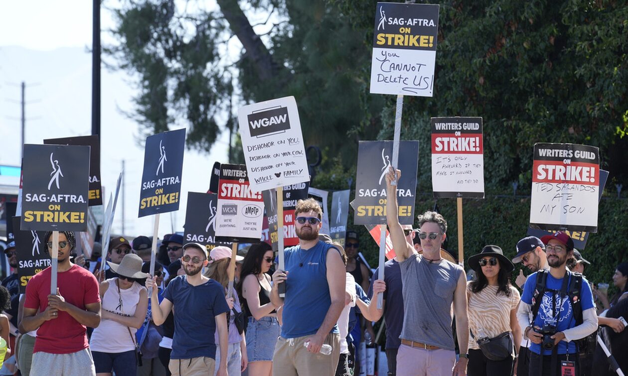 ΗΠΑ: Οι σεναριογράφοι του Χόλιγουντ που απεργούν θα αξιολογήσουν αντιπρόταση των στούντιο