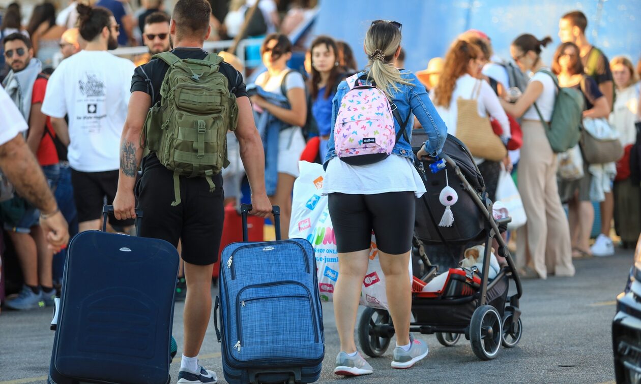 Κορυφώνεται η έξοδος του Δεκαπενταύγουστου: «Άδειασε» η Αθήνα – Φεύγουν και οι τελευταίοι αδειούχοι