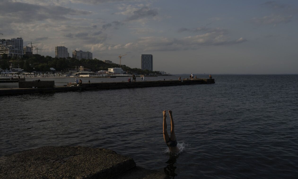Ουκρανία: Για πρώτη φορά μετά τη ρωσική εισβολή, ανοιχτή για τους πολίτες σε παραλίες της Οδησσού