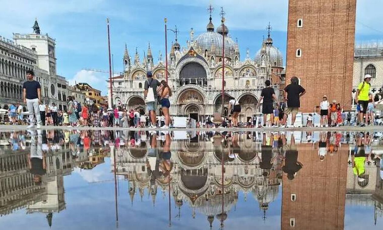 Οι Ιταλοί αγωνίζονται ενάντια στον μαζικό τουρισμό