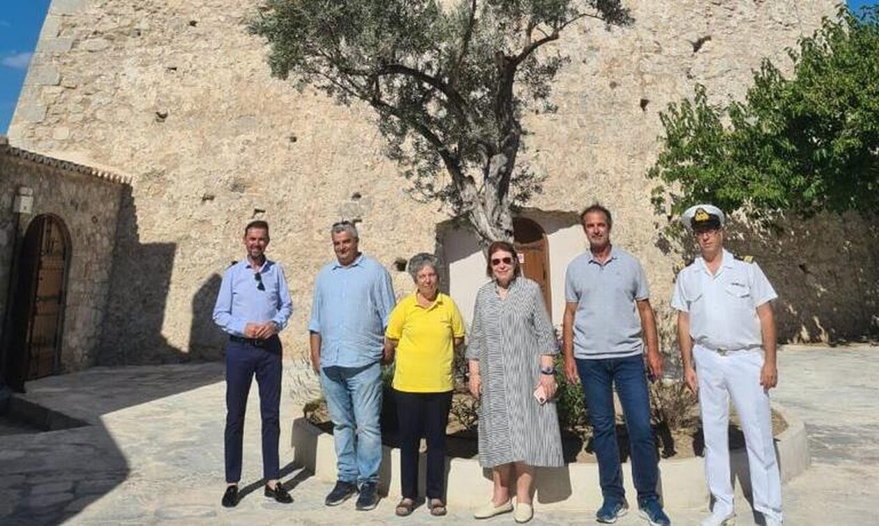 ΥΠΠΟ: Αυτοψία στο Μπούρτζι πραγματοποίησε η υπουργός Πολιτισμού Λίνα Μενδώνη