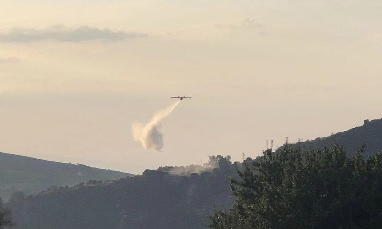 Φωτιά στην Κεφαλονιά: Ενισχύονται οι δυνάμεις – Μεταβαίνουν πυροσβέστες από Άραξο