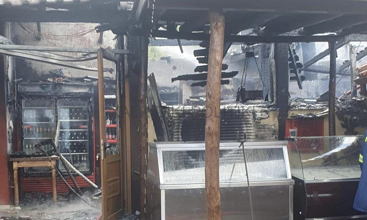 Χαλκιδική: Φωτιά σε ταβέρνα – Κάηκε ολοσχερώς η κουζίνα του μαγαζιού