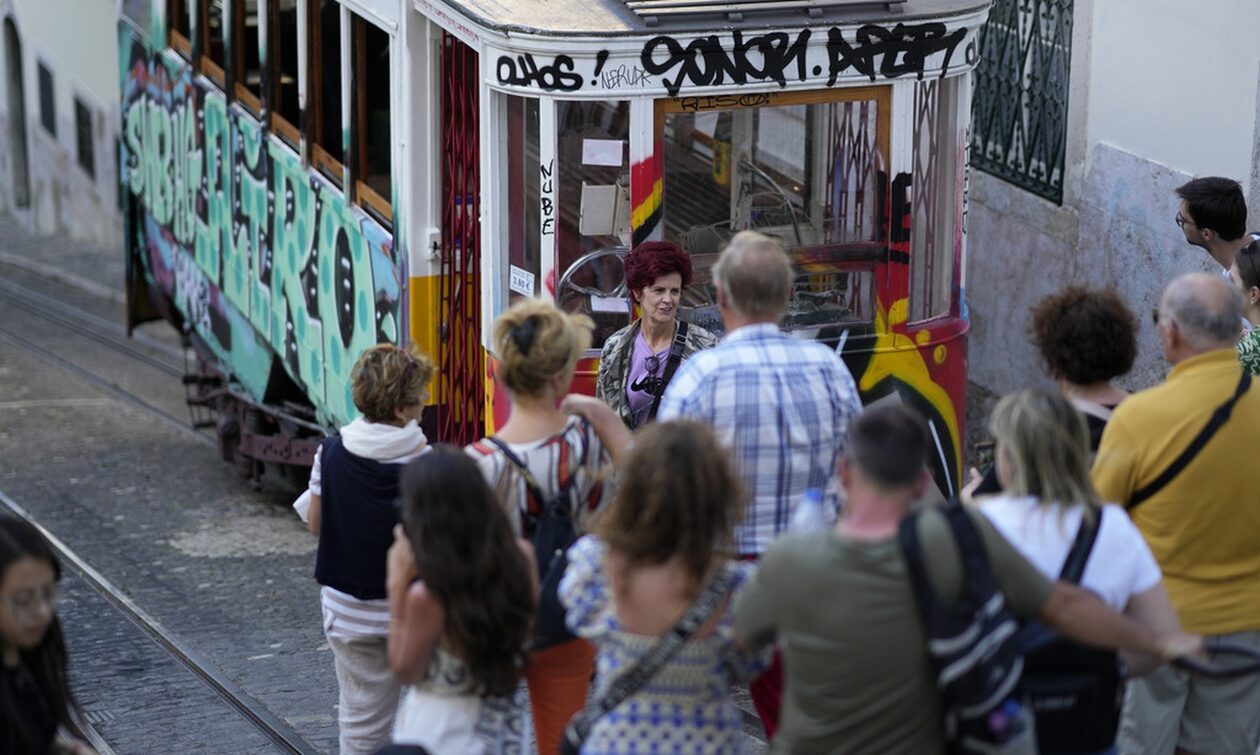 Πορτογαλία: Ο αριθμός των ξένων τουριστών το πρώτο εξάμηνο ξεπέρασε τα 8 εκατομμύρια