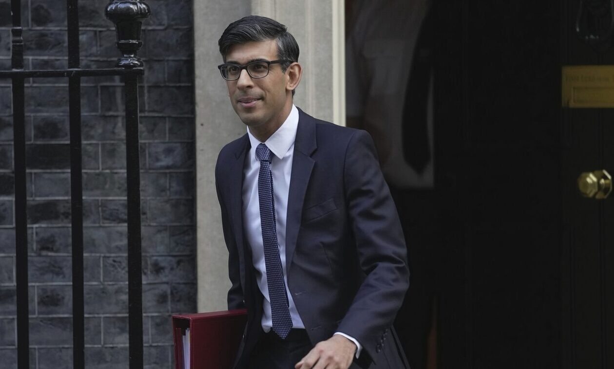 Βρετανία: Αποφασισμένος ο Σούνακ να βάλει τέλος στις παράτυπες αφίξεις μεταναστών μέσω Μάγχης