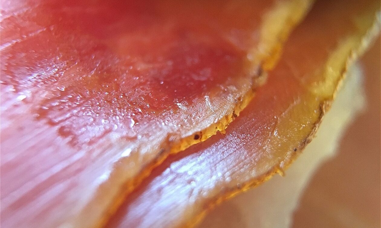 ΗΠΑ: Γλίστρησε σε ένα κομμάτι προσούτο, έσπασε τον αστράγαλό της και ζητά αποζημίωση 50.000 δολαρίων