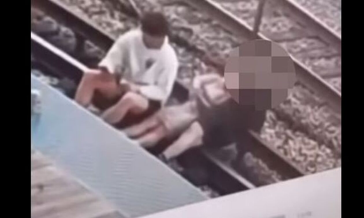 Σικάγο: Έκατσαν σε γραμμές τρένου για να βγάλουν σέλφι και τους χτύπησε το ρεύμα (vid)