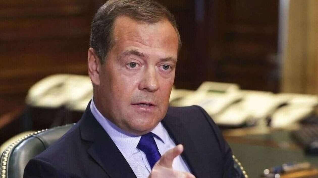 Μεντβέντεφ: Εάν η Ουκρανία παραχωρήσει εδάφη, θα χάσει το Κίεβο