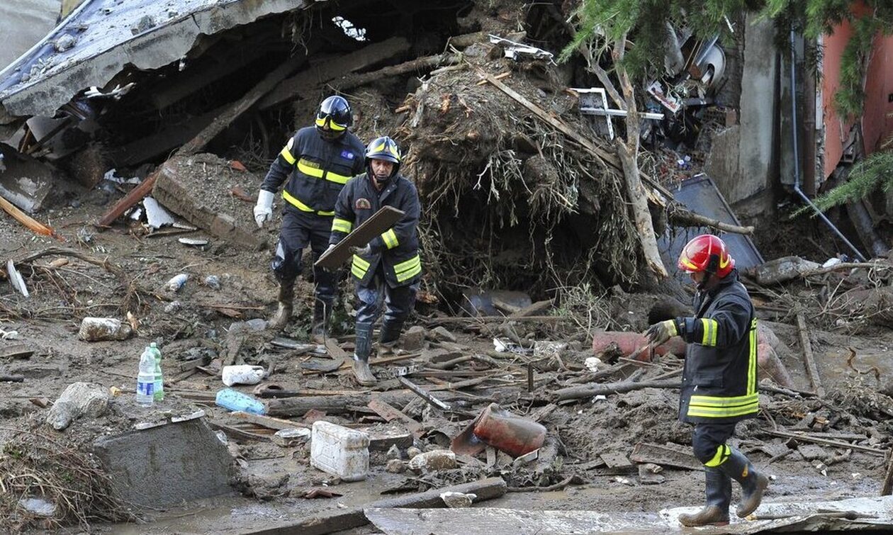 Ιταλία: Συγκλονιστικό βίντεο – Η στιγμή που χείμαρρος ξεχύνεται και πλημμυρίζει πόλη με λάσπες