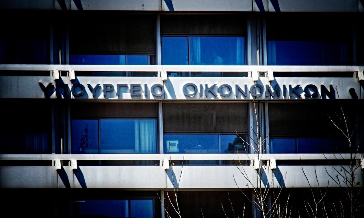 Το Υπουργείο Οικονομικών «προσγειώνει» τα σενάρια για νέα μέτρα στήριξης
