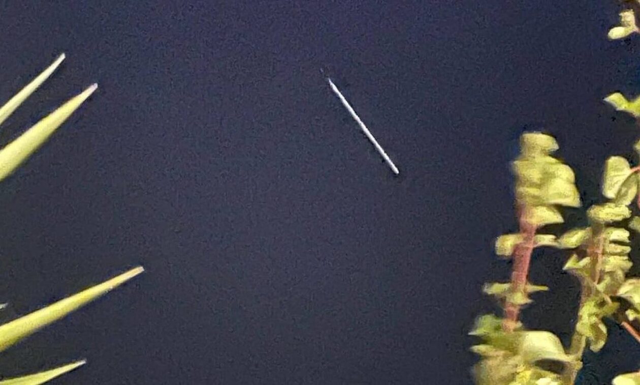 Πάνω από τον Τύρναβο οι δορυφόροι Starlink του Έλον Μασκ