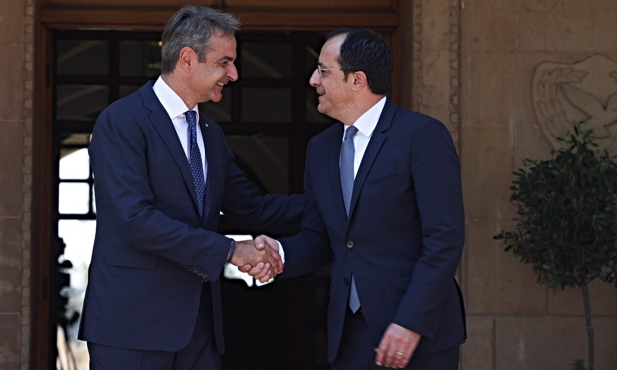 Επικοινωνία Μητσοτάκη – Χριστοδουλίδη για την επίθεση των Τουρκοκυπρίων στη Νεκρή Ζώνη