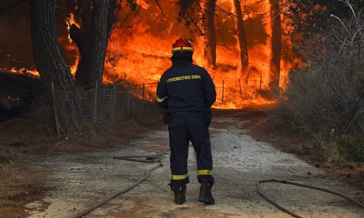 Χαλκιδική: Υπό μερικό έλεγχο τέθηκε η φωτιά στο ‘Αγιο Όρος