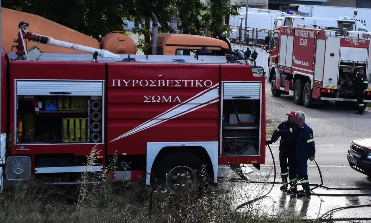 Πρόστιμο σε πυροσβέστη επειδή αρνήθηκε να μαζέψει… μπάζα – Παρέμβαση συνδικαλιστών