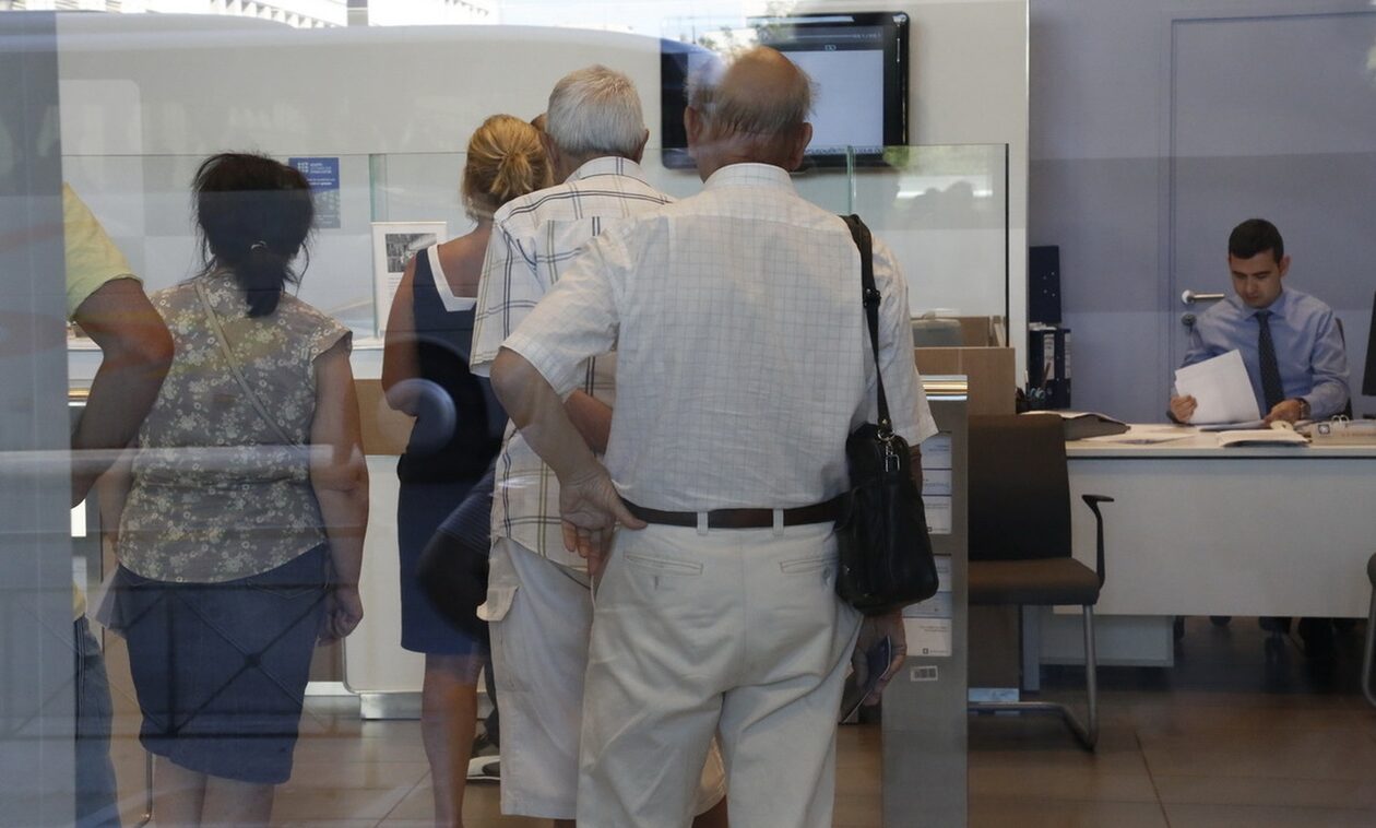 Λεφτά σε χιλιάδες δικαιούχους – Ποιοι θα πληρωθούν μέχρι την Παρασκευή 25 Αυγούστου