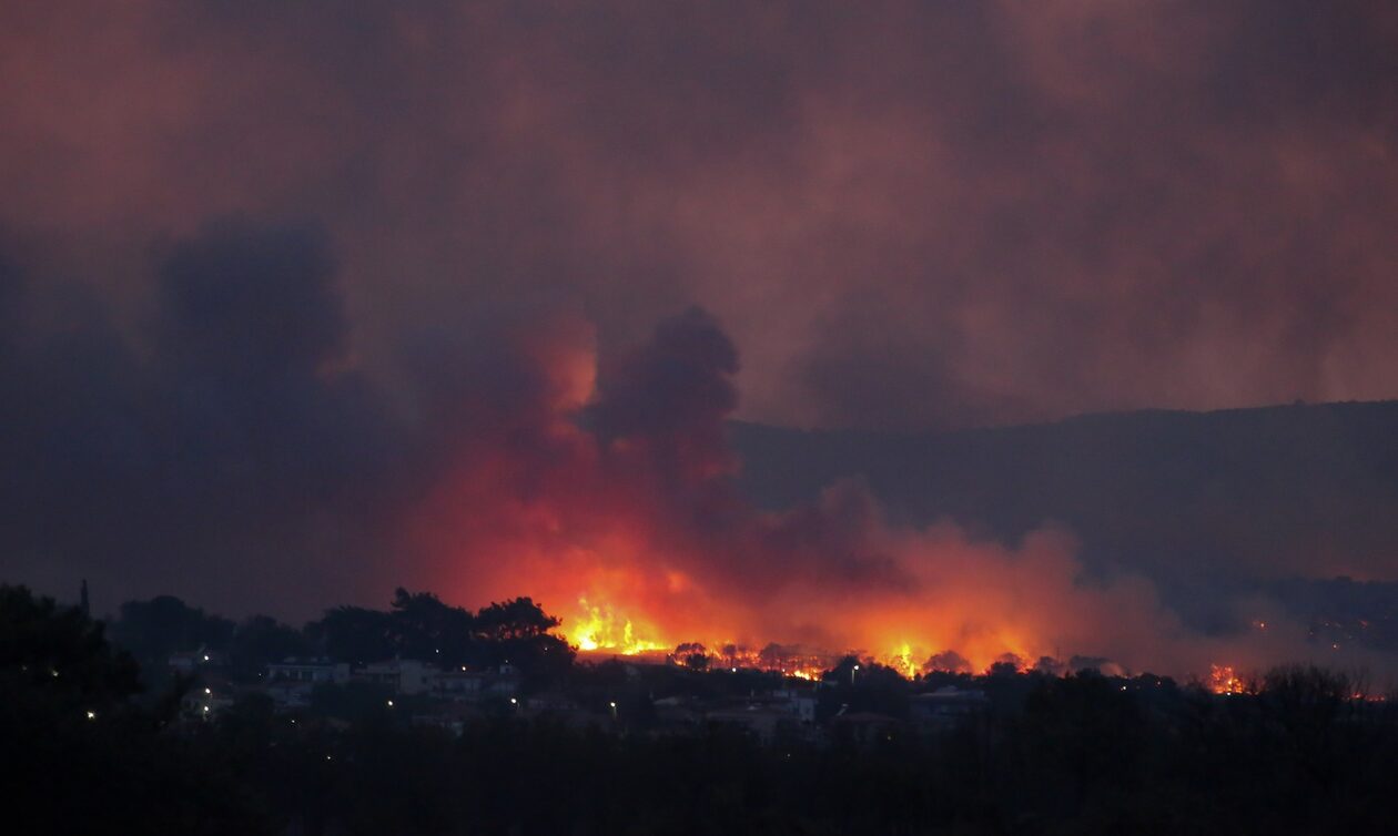 Φωτιά στην Αλεξανδρούπολη: Ξεκίνησαν τις ρίψεις τα εναέρια μέσα – Δύσκολη μάχη σε τρία μέτωπα