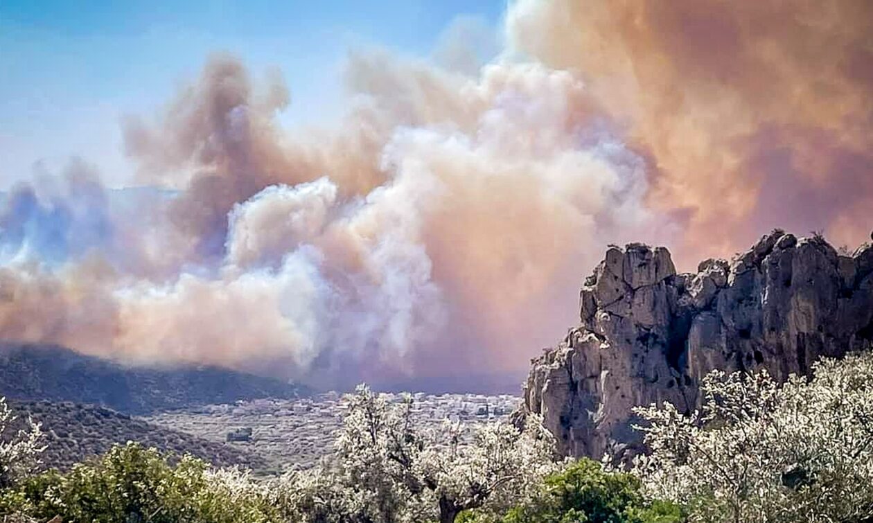 Σε πύρινο κλοιό η Ελλάδα: Η εικόνα από τα πολλαπλά μέτωπα – Δύσκολη κατάσταση στην Αλεξανδρούπολη