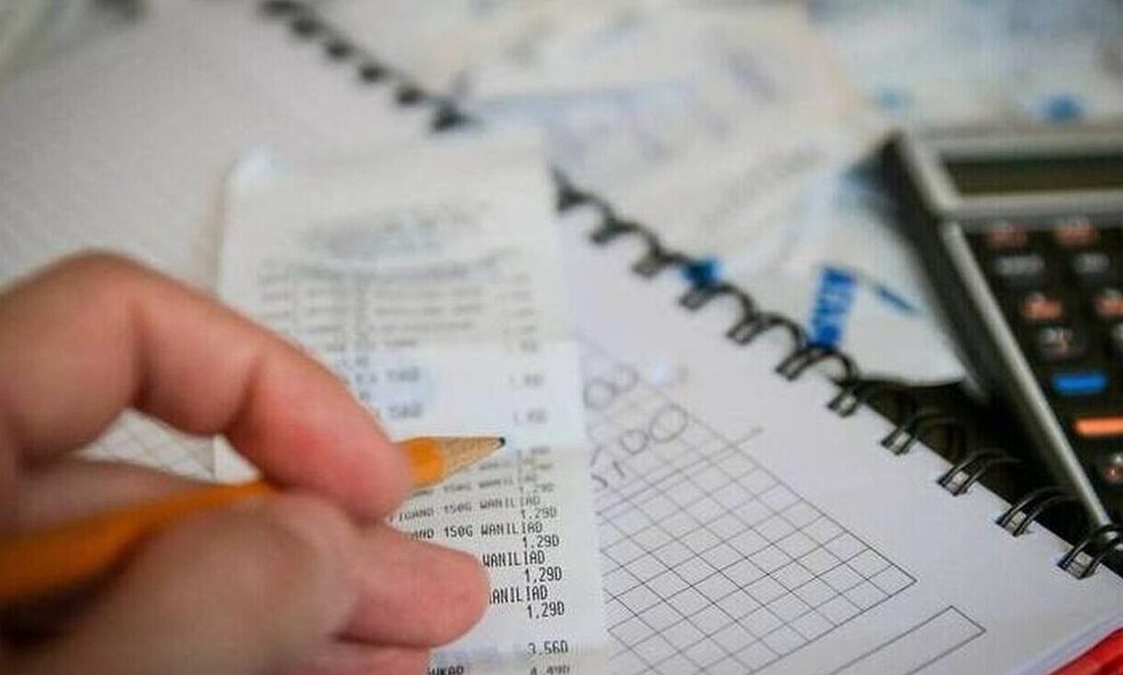 Στη «φάκα» της εφορίας όσοι έχουν διπλάσιες δαπάνες από τα έσοδα που δηλώνουν