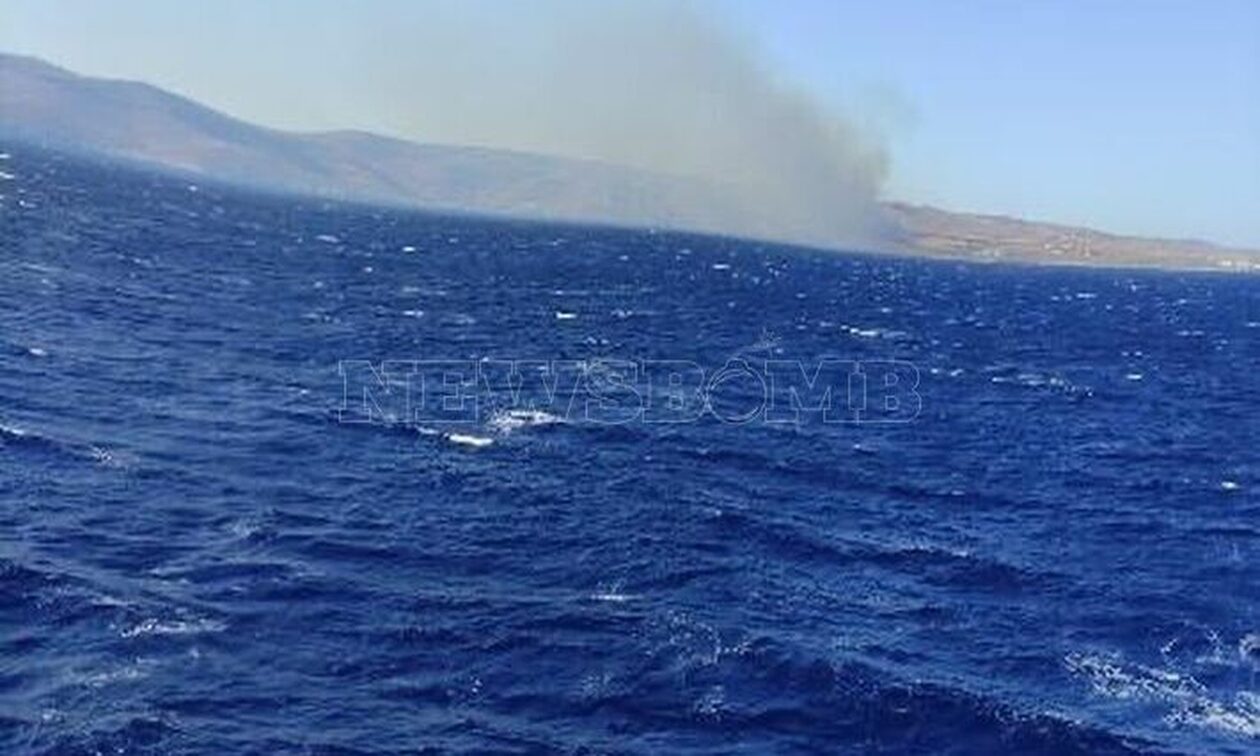 Φωτιά στην Κύθνο: Απεγκλωβίστηκαν δια θαλάσσης 20 άτομα από την παραλία Σκύλου