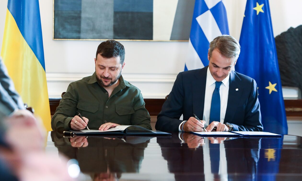 Υπογράφηκε η κοινή δήλωση Ελλάδας και Ουκρανίας για την ένταξη της δεύτερης στο ΝΑΤΟ