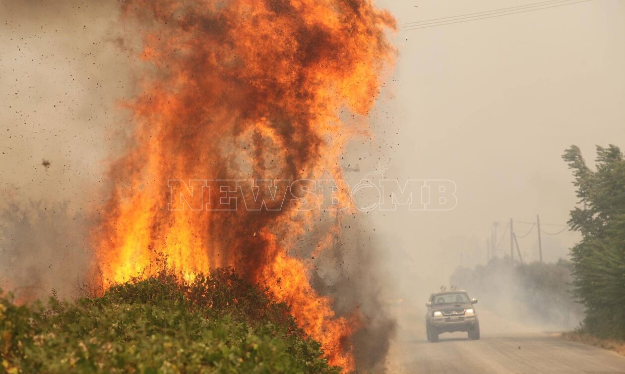 Φωτιά στην Αλεξανδρούπολη: Απεγκλωβισμός 40 ατόμων από το Λιμενικό