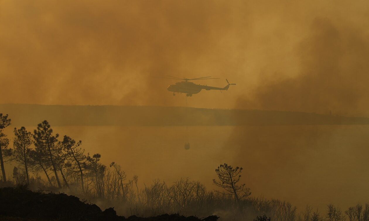 Φωτιά στην Τουρκία: Ανεστάλη η θαλάσσια κυκλοφορία στα Στενά των Δαρδανελίων