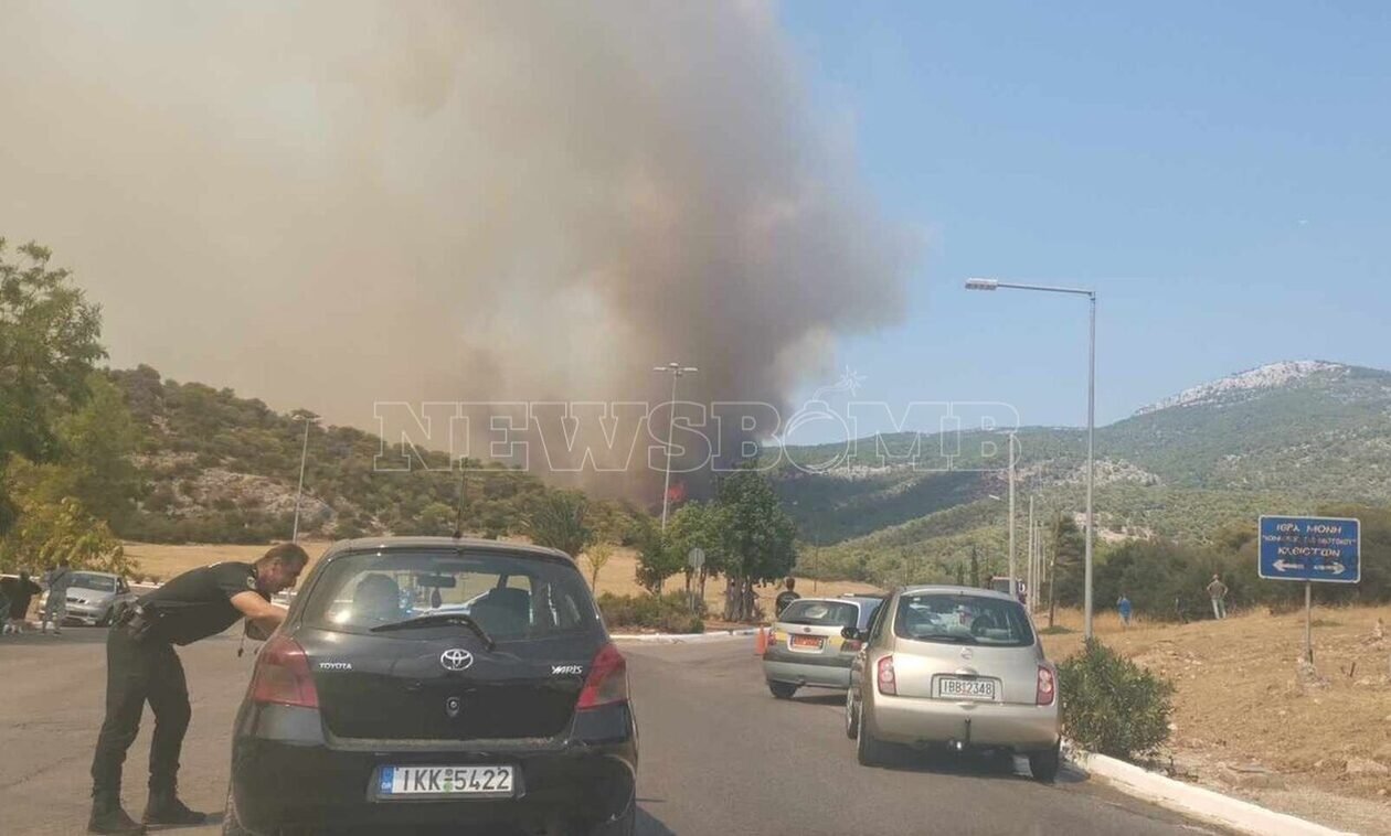 Φωτιές στην Ελλάδα: Πού έχει διακοπεί η κυκλοφορία των οχημάτων