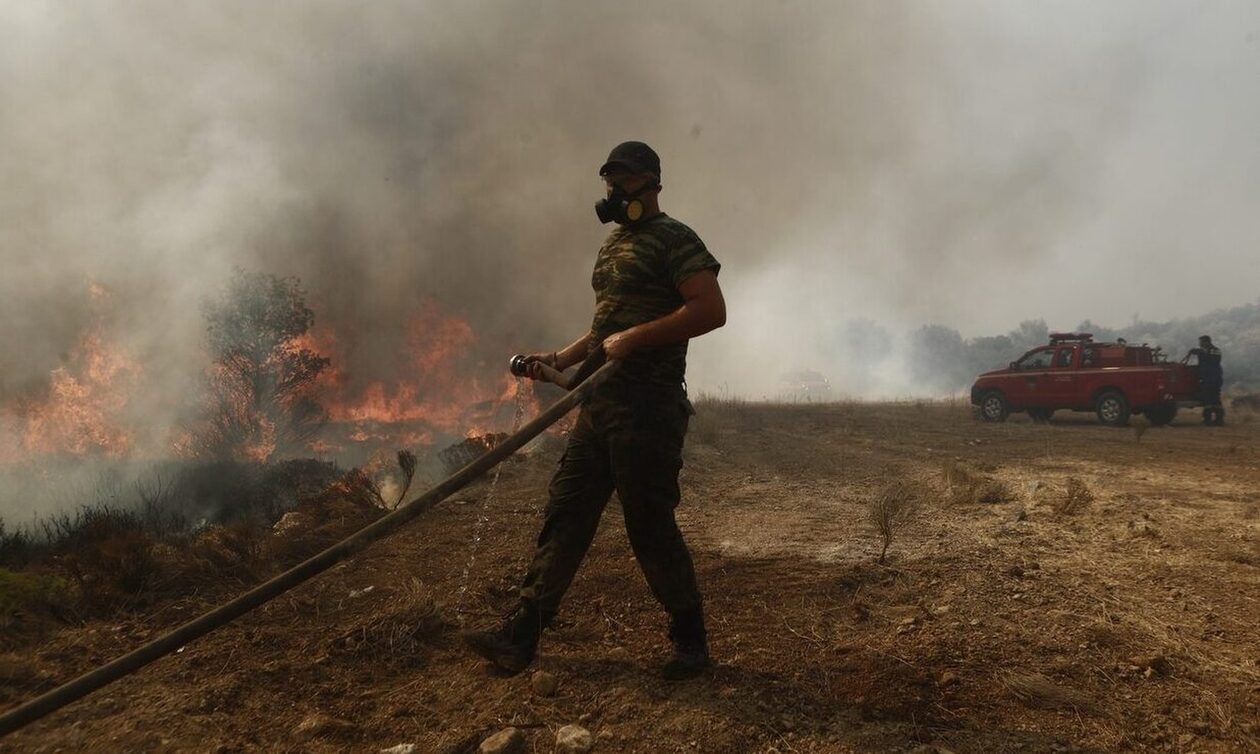 Φωτιά στην Πάρνηθα: Ποιοι δρόμοι είναι κλειστοί λόγω της πυρκαγιάς