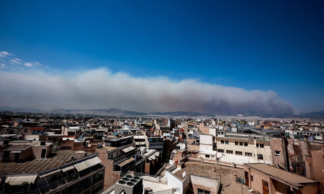 Meteo: Η ανάλυση για την «εκρηκτική» εξάπλωση της φωτιάς – Τι είναι το πυρονέφος στην Πάρνηθα