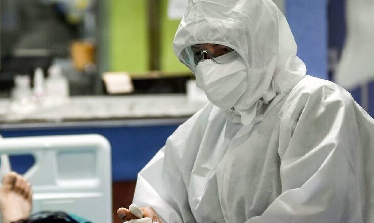 Κορονοϊός: 33 θάνατοι και 13 διασωληνωμένοι την τελευταία εβδομάδα – Κυριαρχεί η υποπαραλλαγή Eris