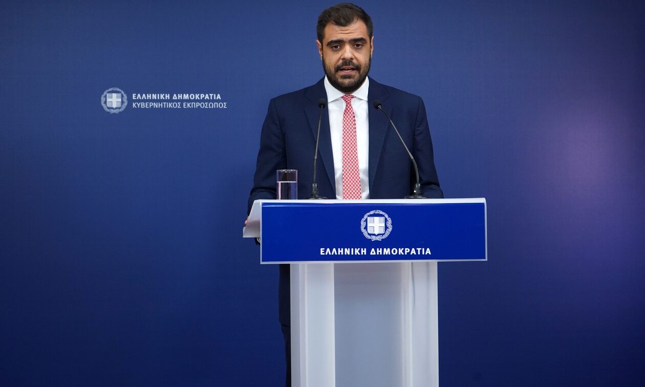 Live η ενημέρωση του κυβερνητικού εκπροσώπου