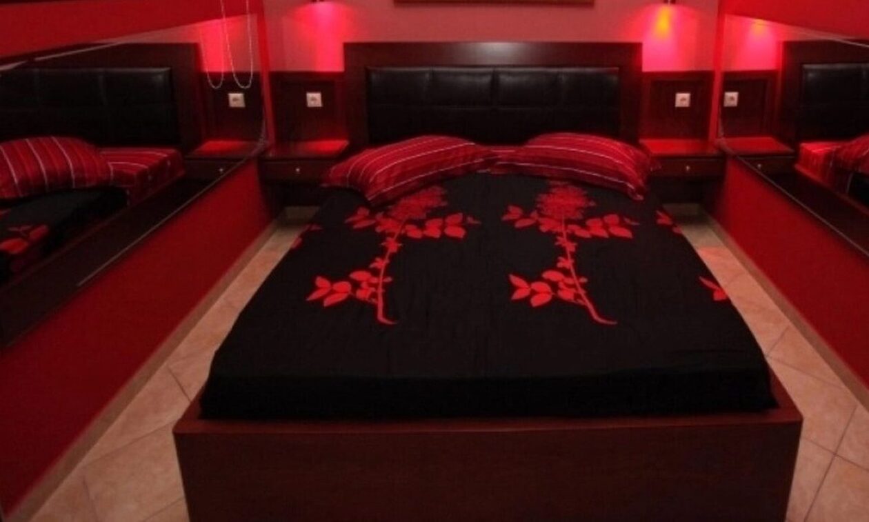 Θεσσαλονίκη: Οίκος ανοχής λειτουργούσε παράνομα – Συνελήφθη 26χρονη, κάμερες κατέγραφαν πελάτες