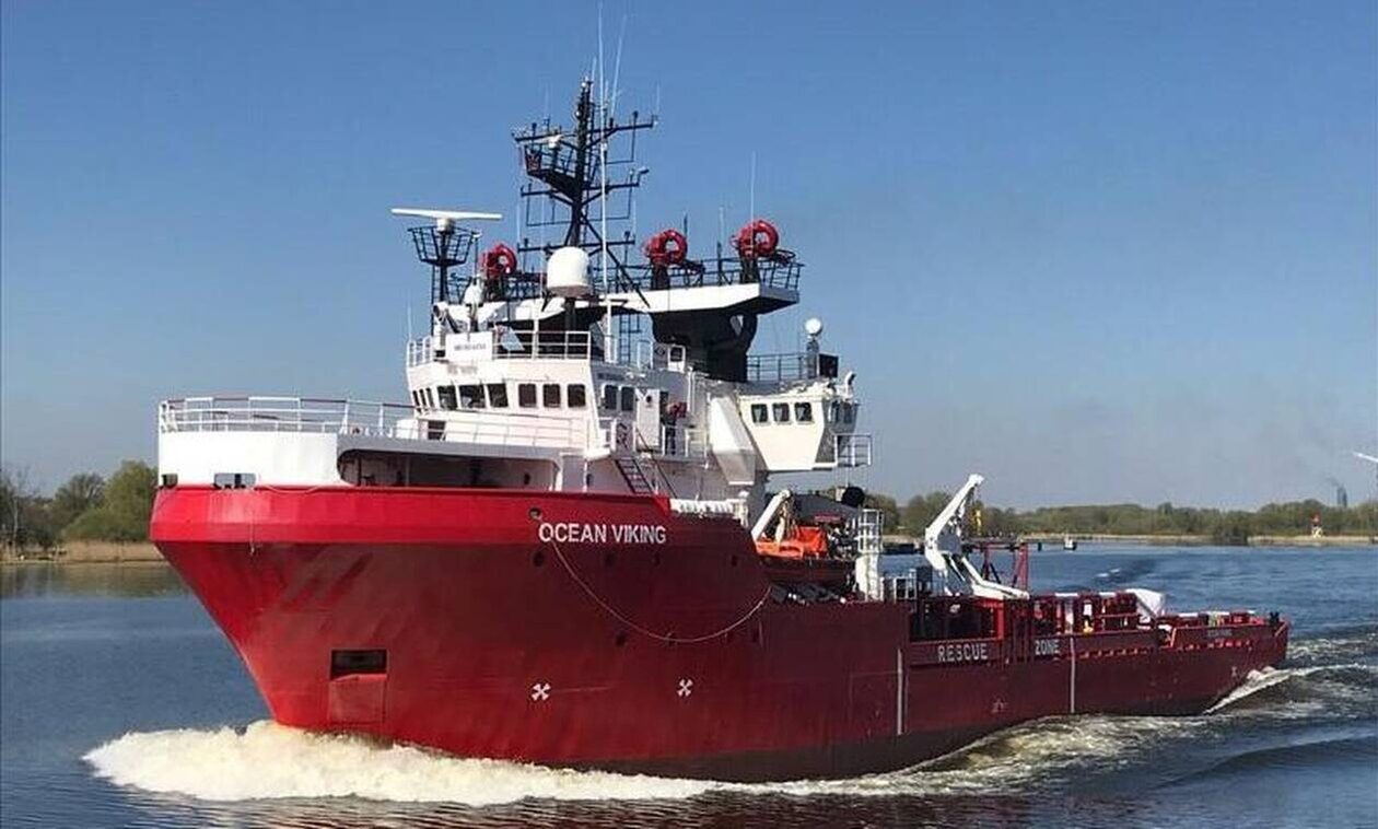 Το πλοίο Ocean Viking διέσωσε 438 μετανάστες μέσα σε δύο ημέρες στην κεντρική Μεσόγειο