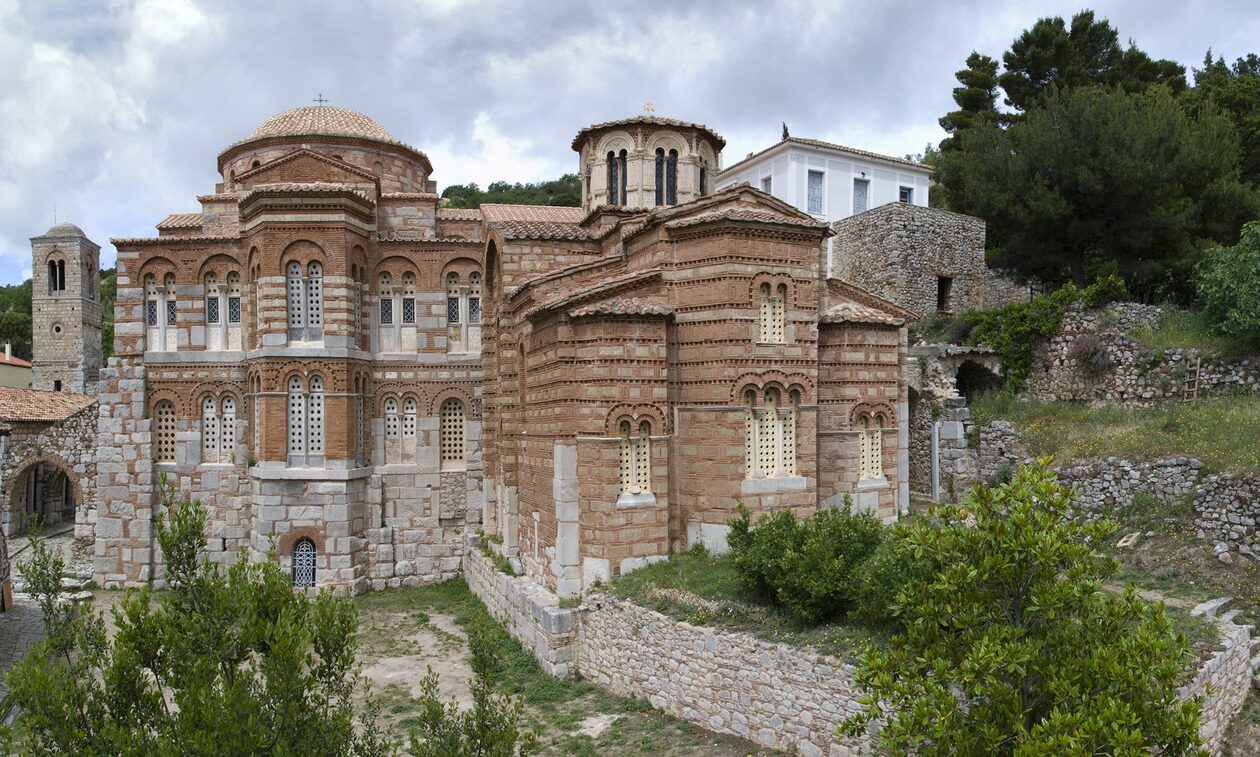 Μονή Οσίου Λουκά: Εγκρίθηκαν οι πιστώσεις για τις επεμβάσεις αποκατάστασης μετά την πυρκαγιά