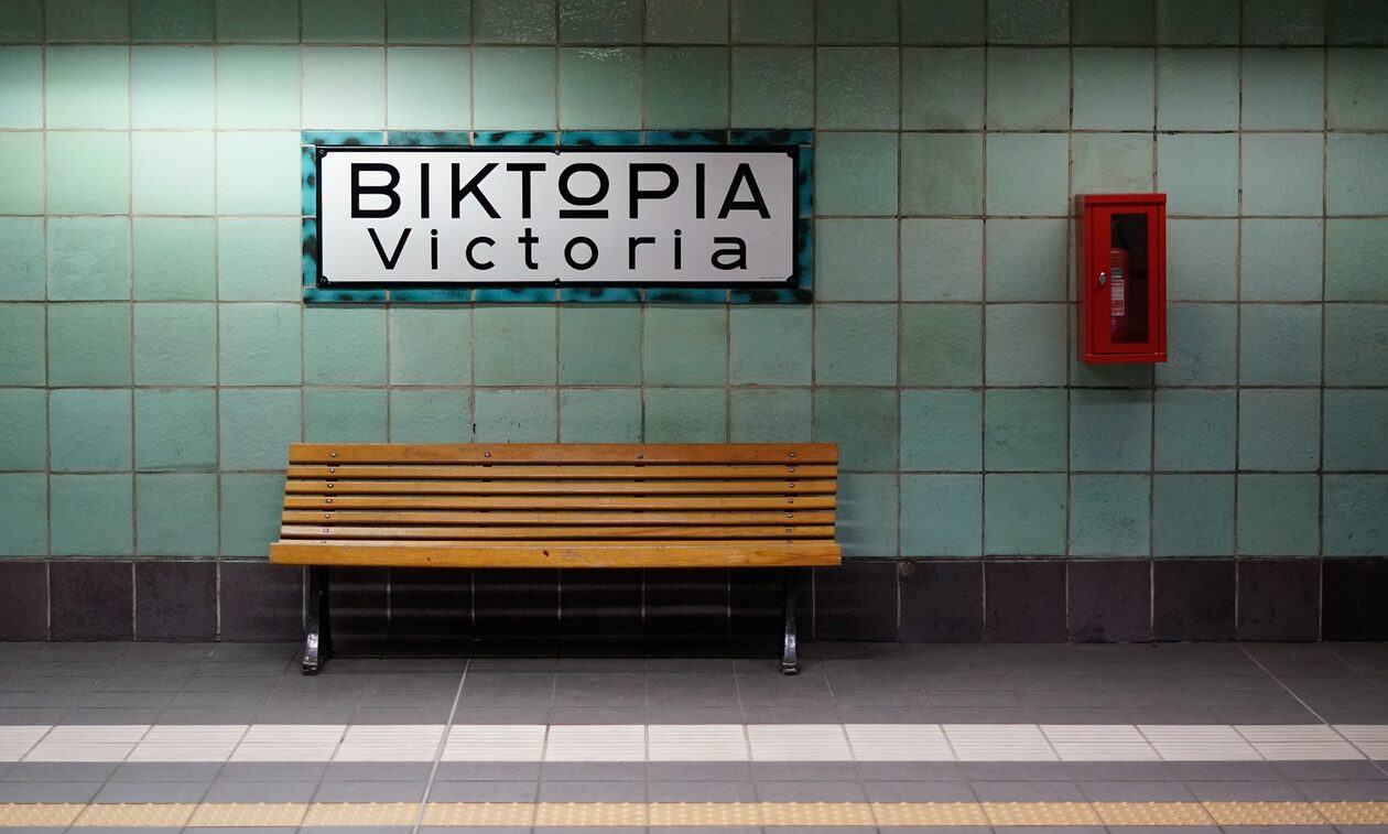 Νεκρή η γυναίκα που έπεσε στις γραμμές του ΗΣΑΠ στη Βικτώρια