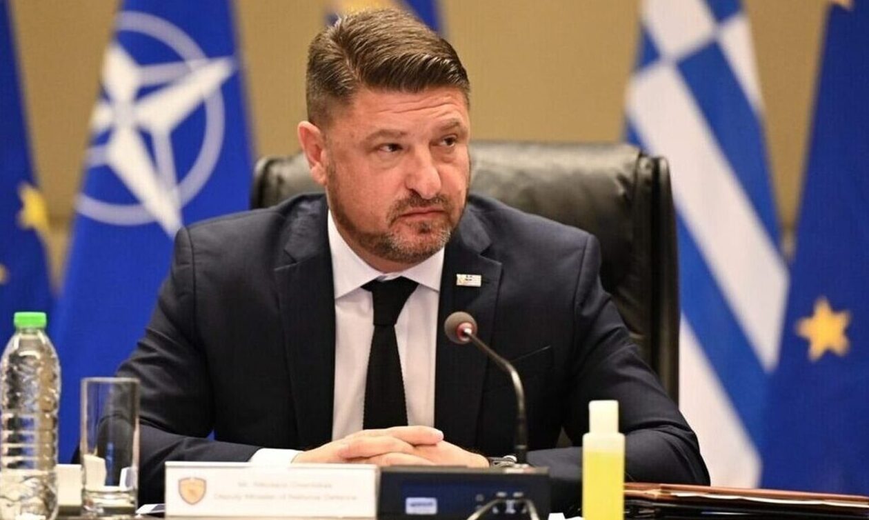 Νίκος Χαρδαλιάς: Επίσκεψη στην αεροπορική βάση Ελευσίνας